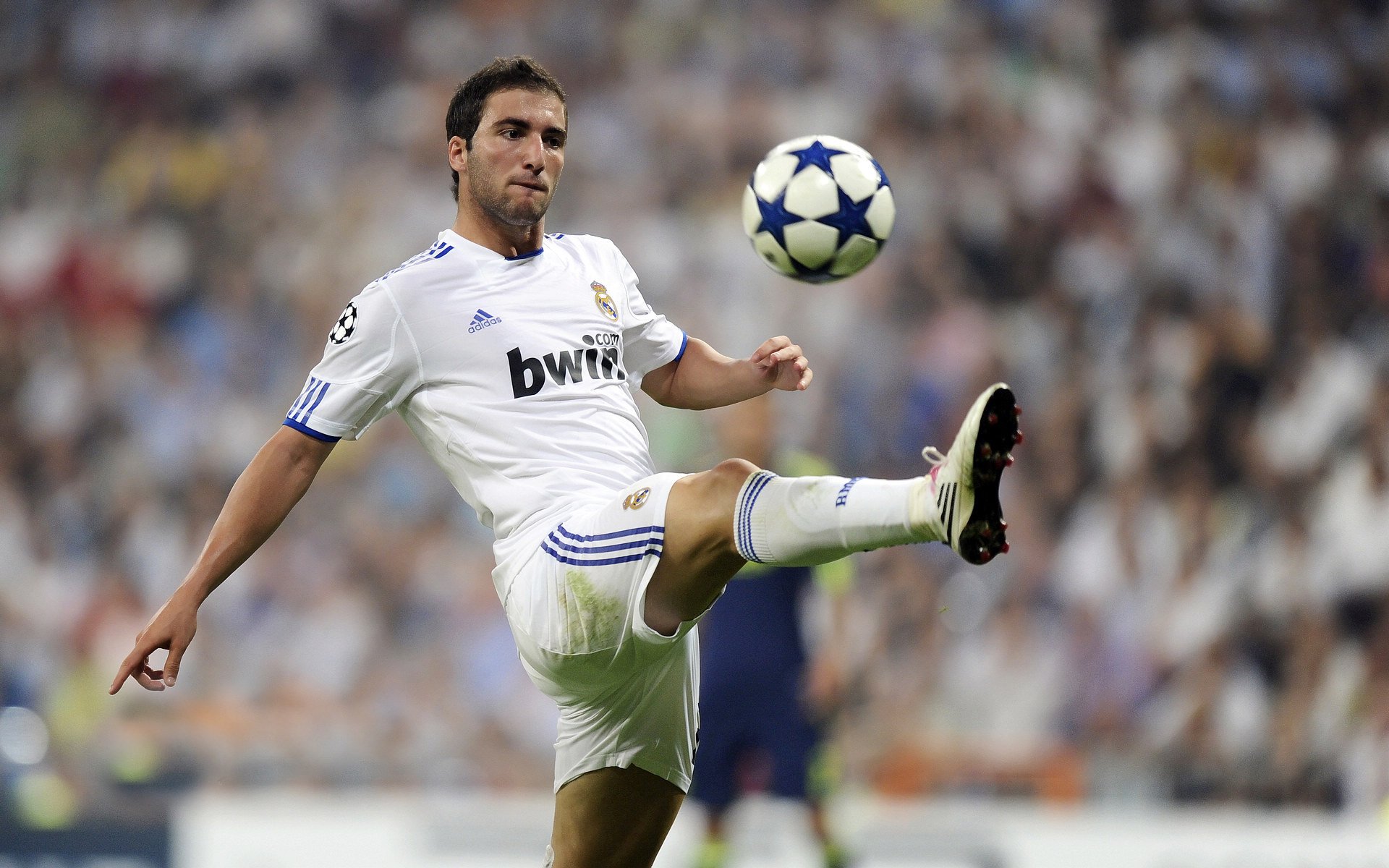 詹姆斯手感滚烫，带领尤文图斯绝杀川崎前锋，赛后一句话霸气侧漏的简单介绍